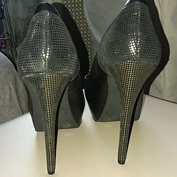 Shoes - Picture 2 of 7